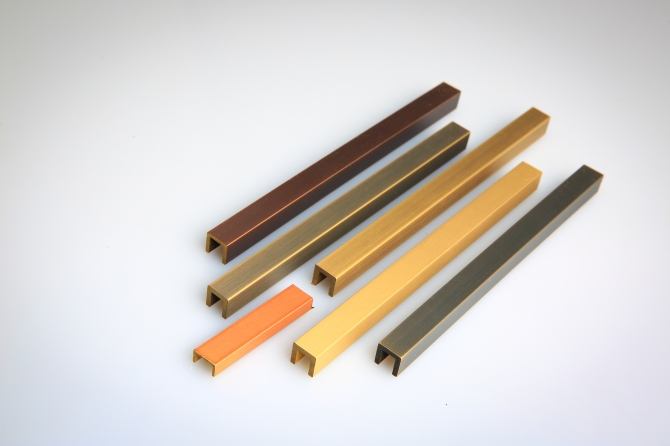 如何选择适合铜条材质和厚度的手工工具？